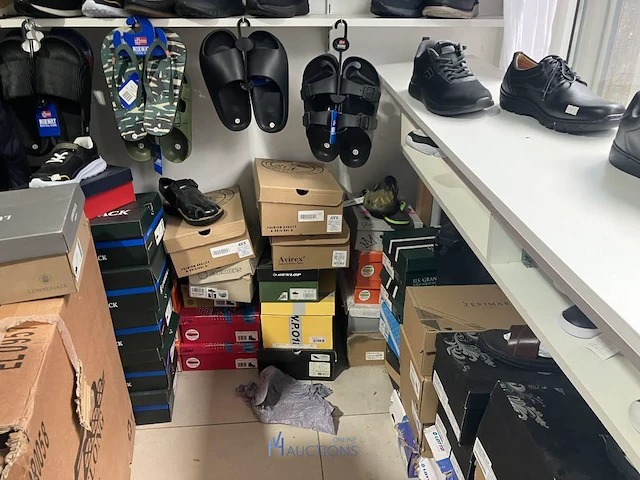 Meer dan 275 paar schoenen - afbeelding 4 van  91