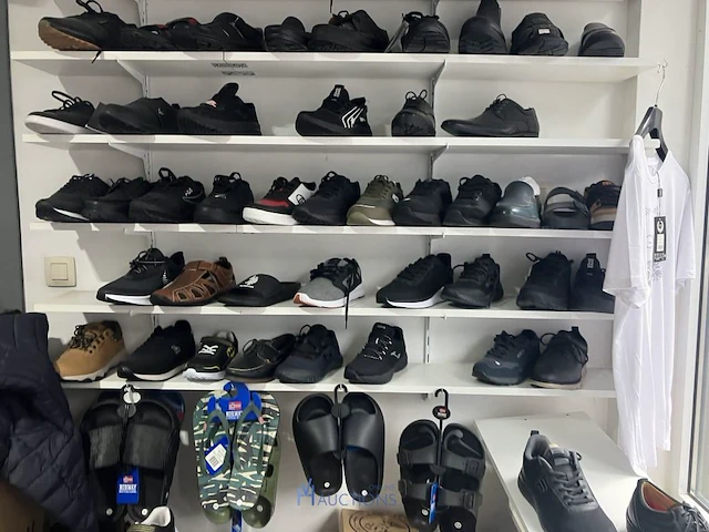 Meer dan 275 paar schoenen - afbeelding 5 van  91