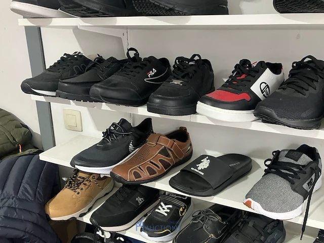 Meer dan 275 paar schoenen - afbeelding 13 van  91