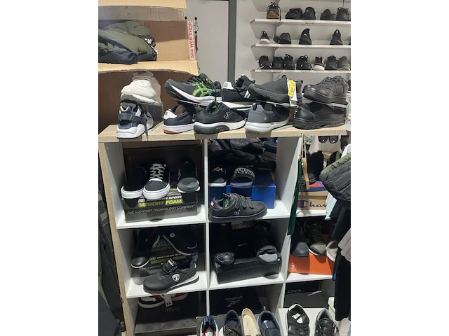 Meer dan 275 paar schoenen - afbeelding 12 van  91