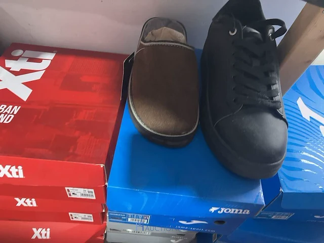 Meer dan 275 paar schoenen - afbeelding 25 van  91