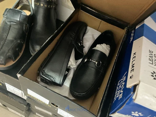Meer dan 275 paar schoenen - afbeelding 28 van  91
