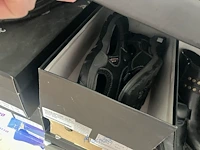 Meer dan 275 paar schoenen - afbeelding 29 van  91