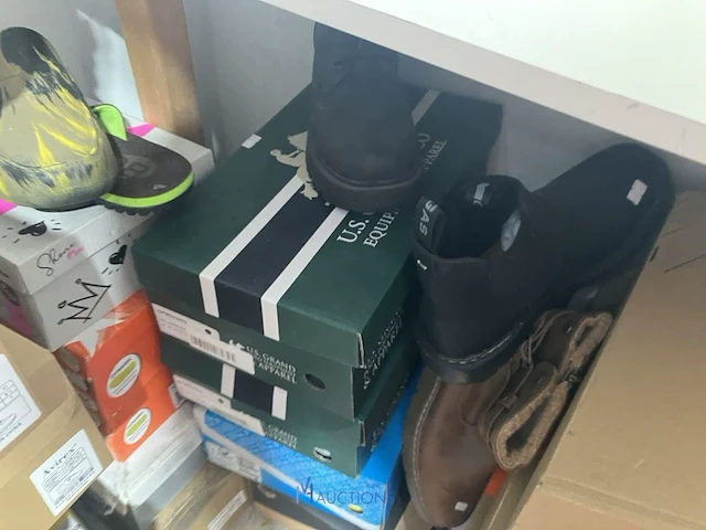 Meer dan 275 paar schoenen - afbeelding 32 van  91