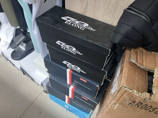 Meer dan 275 paar schoenen - afbeelding 37 van  91