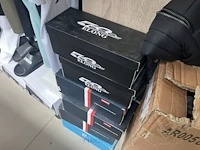 Meer dan 275 paar schoenen - afbeelding 37 van  91