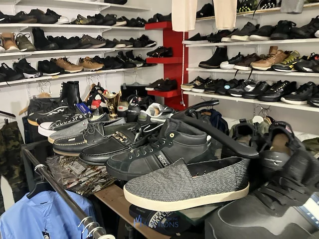 Meer dan 275 paar schoenen - afbeelding 34 van  91