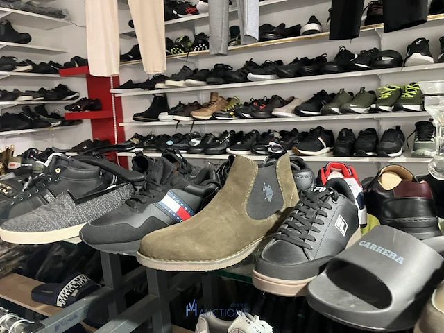 Meer dan 275 paar schoenen - afbeelding 49 van  91