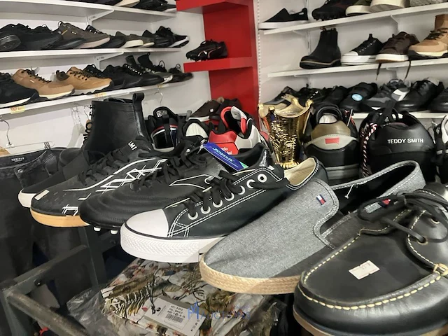 Meer dan 275 paar schoenen - afbeelding 51 van  91