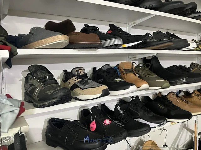 Meer dan 275 paar schoenen - afbeelding 52 van  91