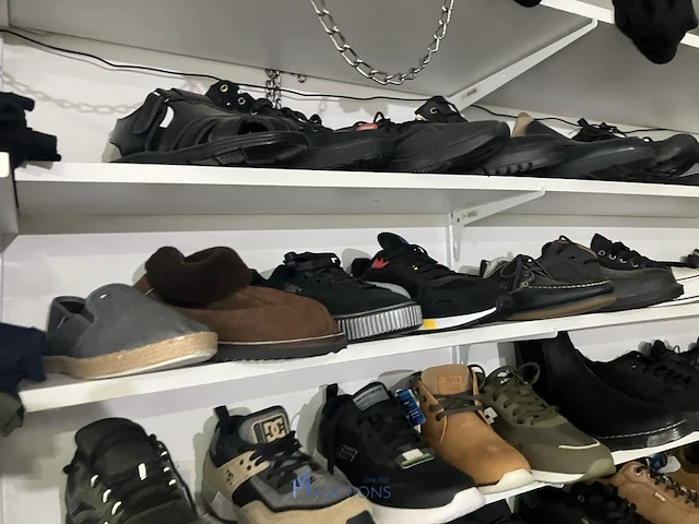 Meer dan 275 paar schoenen - afbeelding 53 van  91