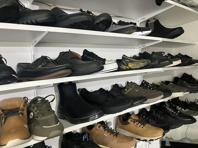Meer dan 275 paar schoenen - afbeelding 54 van  91
