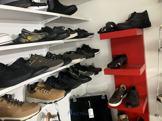 Meer dan 275 paar schoenen - afbeelding 55 van  91