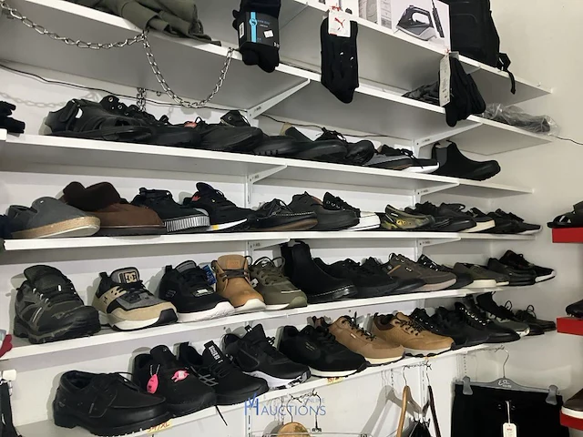 Meer dan 275 paar schoenen - afbeelding 45 van  91