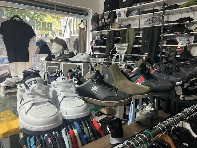 Meer dan 275 paar schoenen - afbeelding 57 van  91