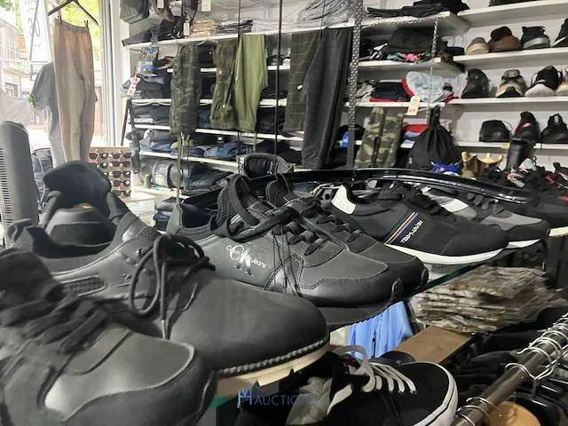 Meer dan 275 paar schoenen - afbeelding 59 van  91
