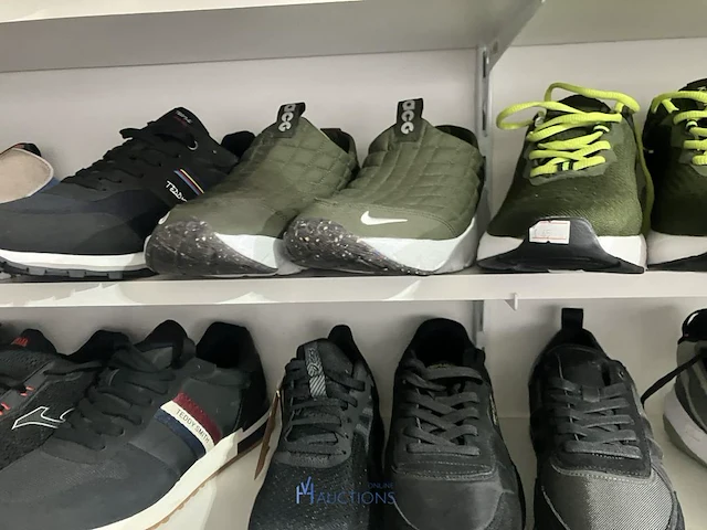 Meer dan 275 paar schoenen - afbeelding 64 van  91