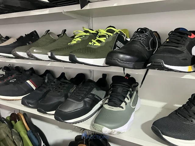 Meer dan 275 paar schoenen - afbeelding 65 van  91