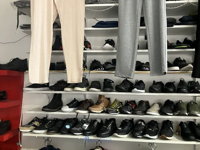 Meer dan 275 paar schoenen - afbeelding 56 van  91