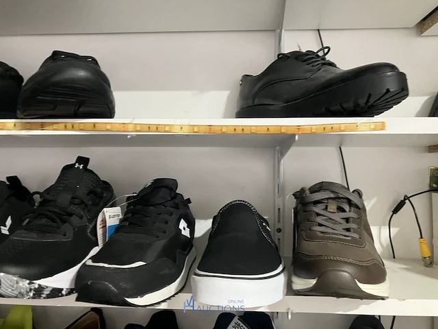 Meer dan 275 paar schoenen - afbeelding 68 van  91