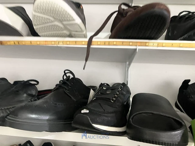 Meer dan 275 paar schoenen - afbeelding 70 van  91