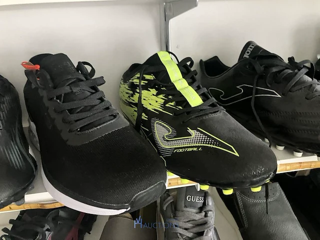 Meer dan 275 paar schoenen - afbeelding 74 van  91