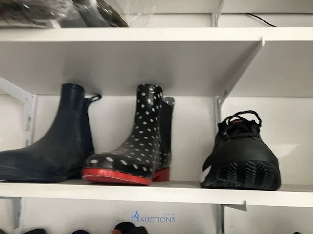 Meer dan 275 paar schoenen - afbeelding 75 van  91
