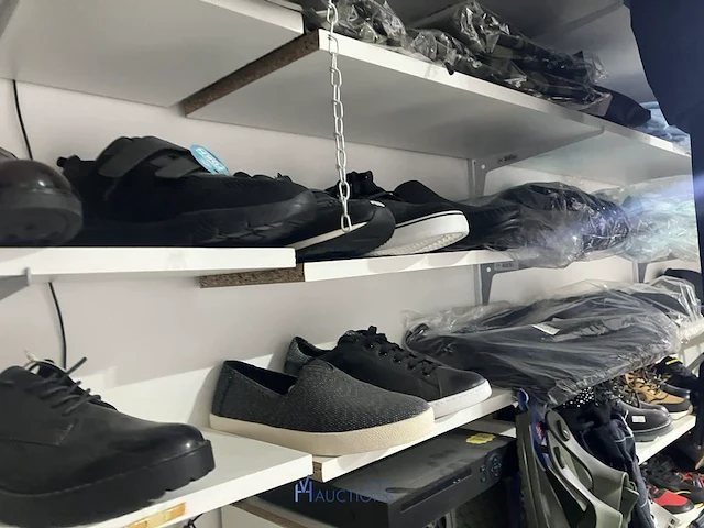 Meer dan 275 paar schoenen - afbeelding 79 van  91