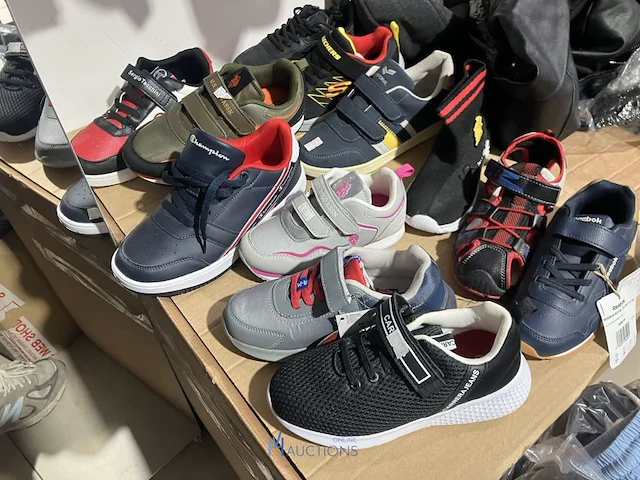 Meer dan 275 paar schoenen - afbeelding 80 van  91