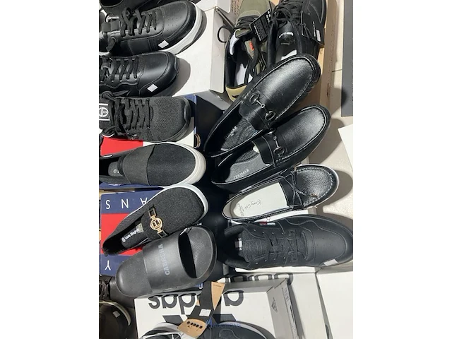 Meer dan 275 paar schoenen - afbeelding 82 van  91