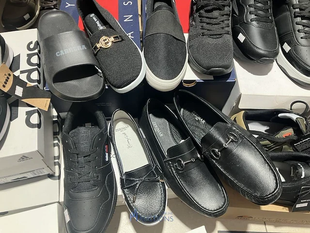 Meer dan 275 paar schoenen - afbeelding 83 van  91