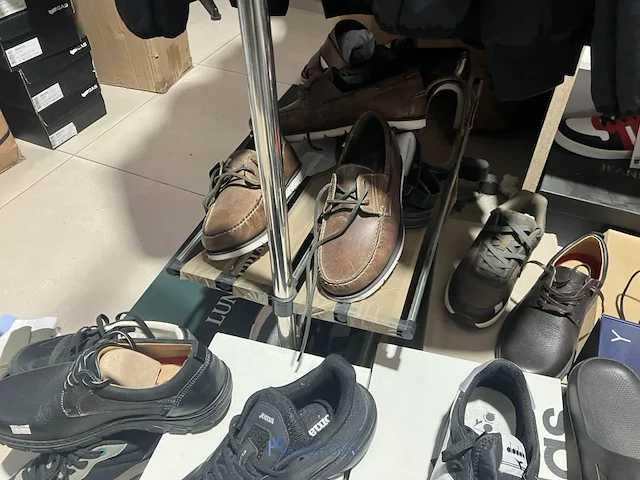 Meer dan 275 paar schoenen - afbeelding 86 van  91