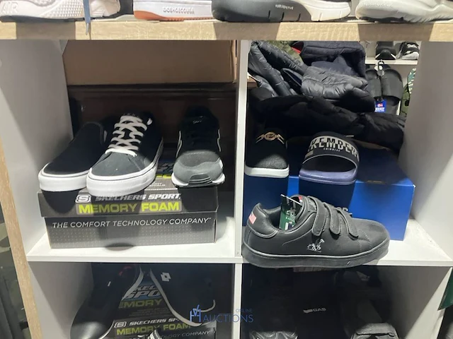 Meer dan 275 paar schoenen - afbeelding 88 van  91