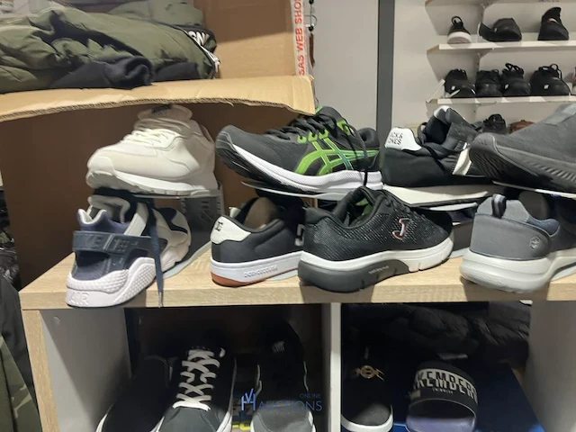 Meer dan 275 paar schoenen - afbeelding 90 van  91