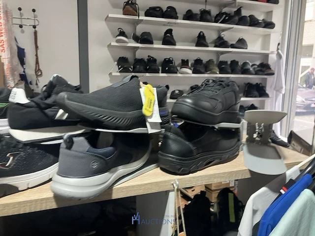 Meer dan 275 paar schoenen - afbeelding 91 van  91