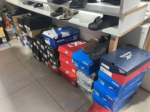 Meer dan 275 paar schoenen - afbeelding 89 van  91