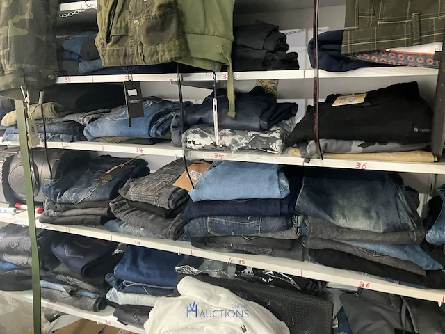 Meer dan 675 kledingstukken - afbeelding 12 van  101