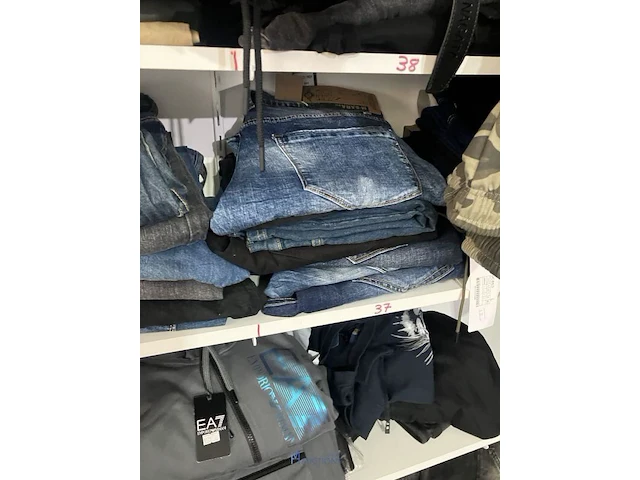 Meer dan 675 kledingstukken - afbeelding 86 van  101