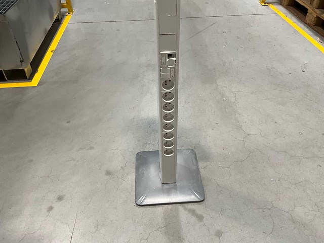 Meka linstal lot vrijstaande stroomzuilen - afbeelding 2 van  4