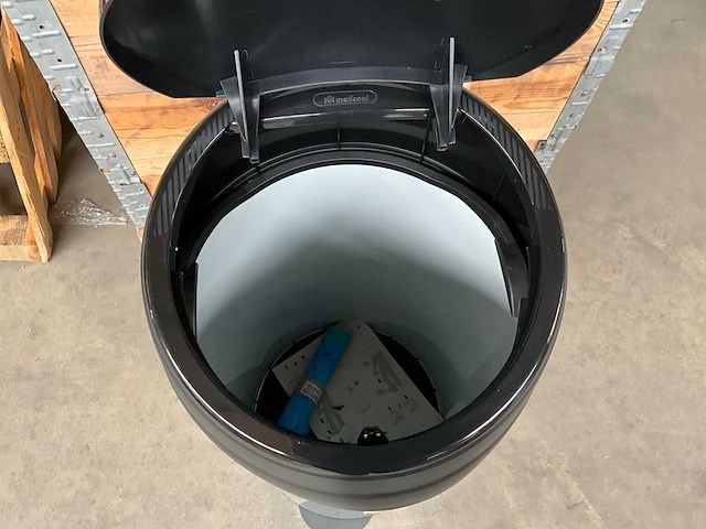 Meliconi touchbin prullenbak met soft touch opening 60 liter - afbeelding 4 van  7