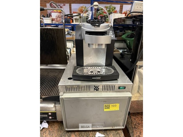 Melkkoeler en kleine koffieautomaat - afbeelding 1 van  3