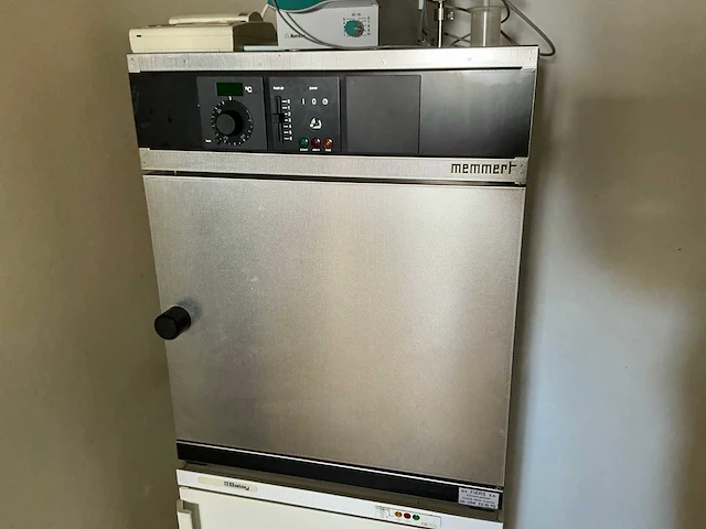 Memmert bm400 laboratoriumoven - afbeelding 1 van  5