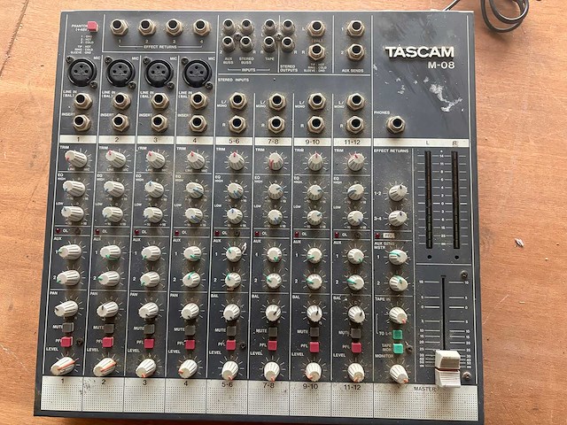 Mengtafel - tascam - analog mixing console - afbeelding 1 van  5
