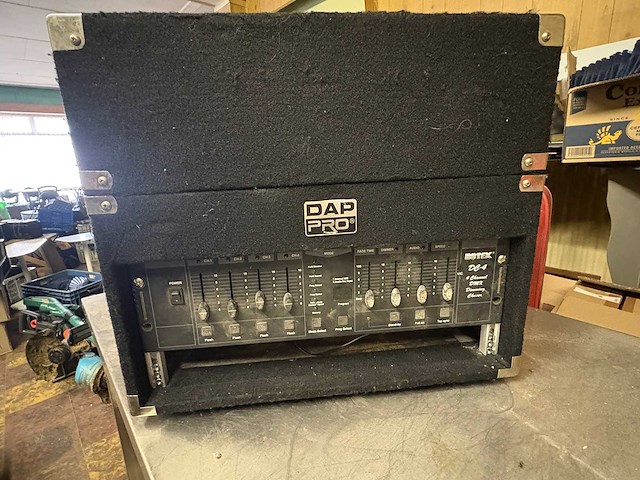 Mengtafel - various audio equipment - afbeelding 7 van  8