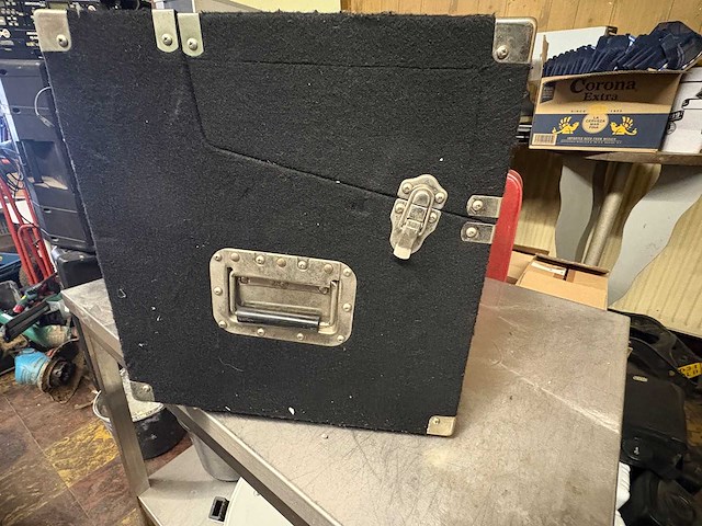 Mengtafel - various audio equipment - afbeelding 8 van  8