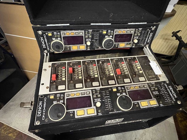 Mengtafel - various audio equipment - afbeelding 3 van  8