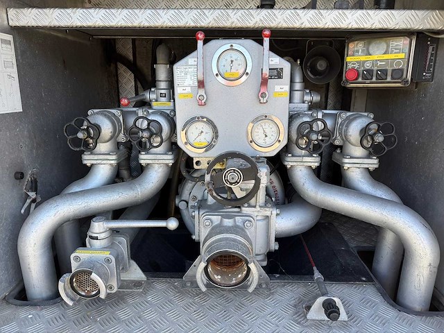 Mercedes - 1995 - 1124 - brandweerwagen - afbeelding 8 van  46