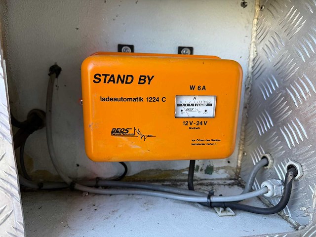 Mercedes - 1995 - 1124 - brandweerwagen - afbeelding 22 van  46