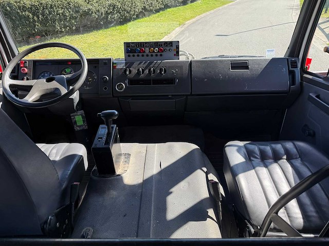 Mercedes - 1995 - 1124 - brandweerwagen - afbeelding 25 van  46
