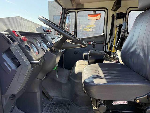 Mercedes - 1995 - 1124 - brandweerwagen - afbeelding 29 van  46